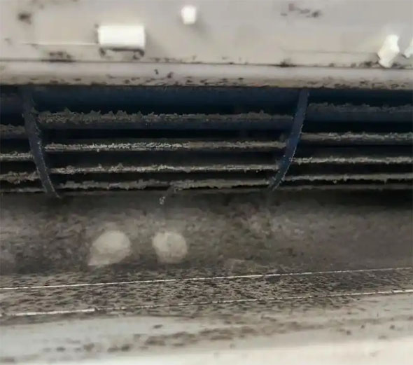 咸丰空调吹的风有股烧焦味是怎么回事